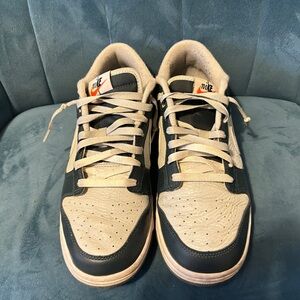 Nike Men's Black and Cream Sneakers